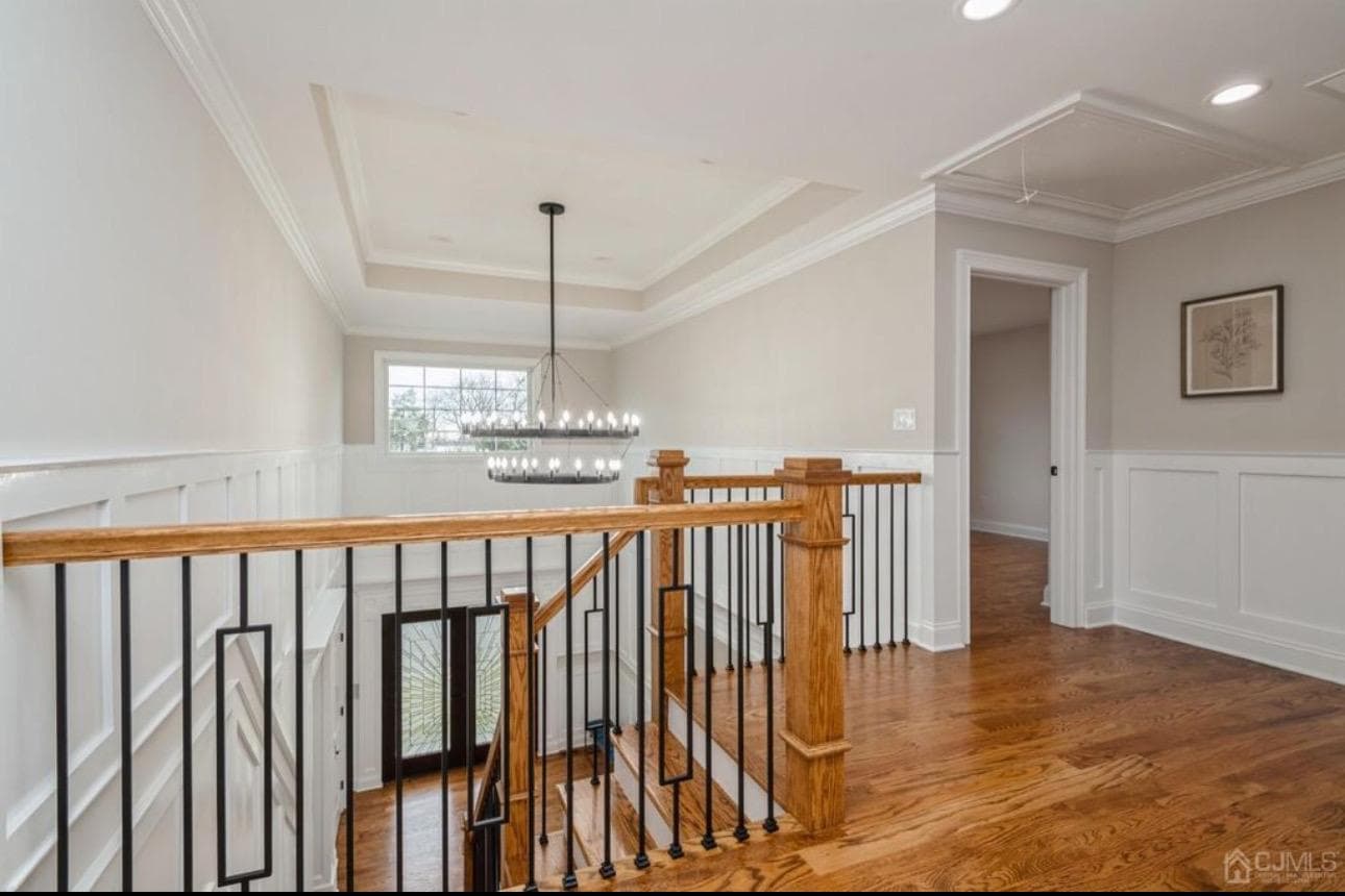 Grand Colonial Foyer — photo 9