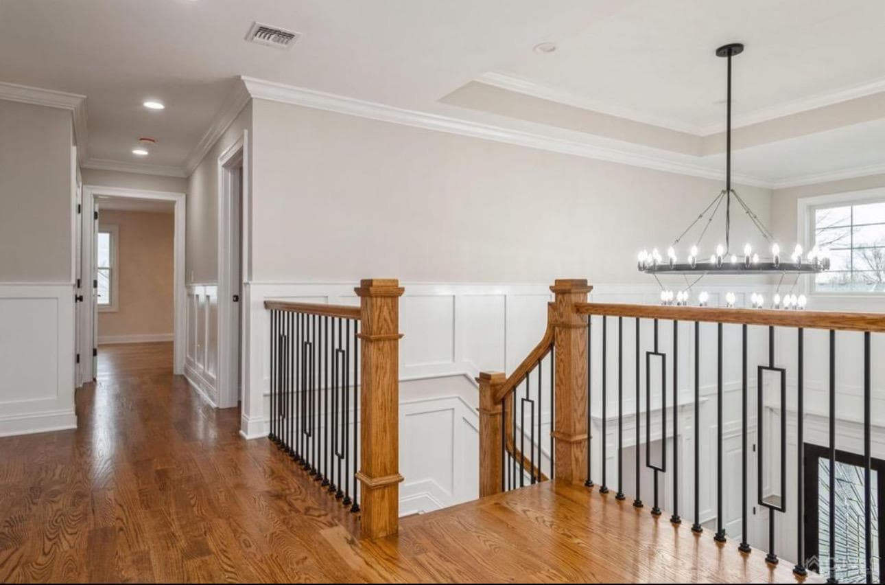 Grand Colonial Foyer — photo 10