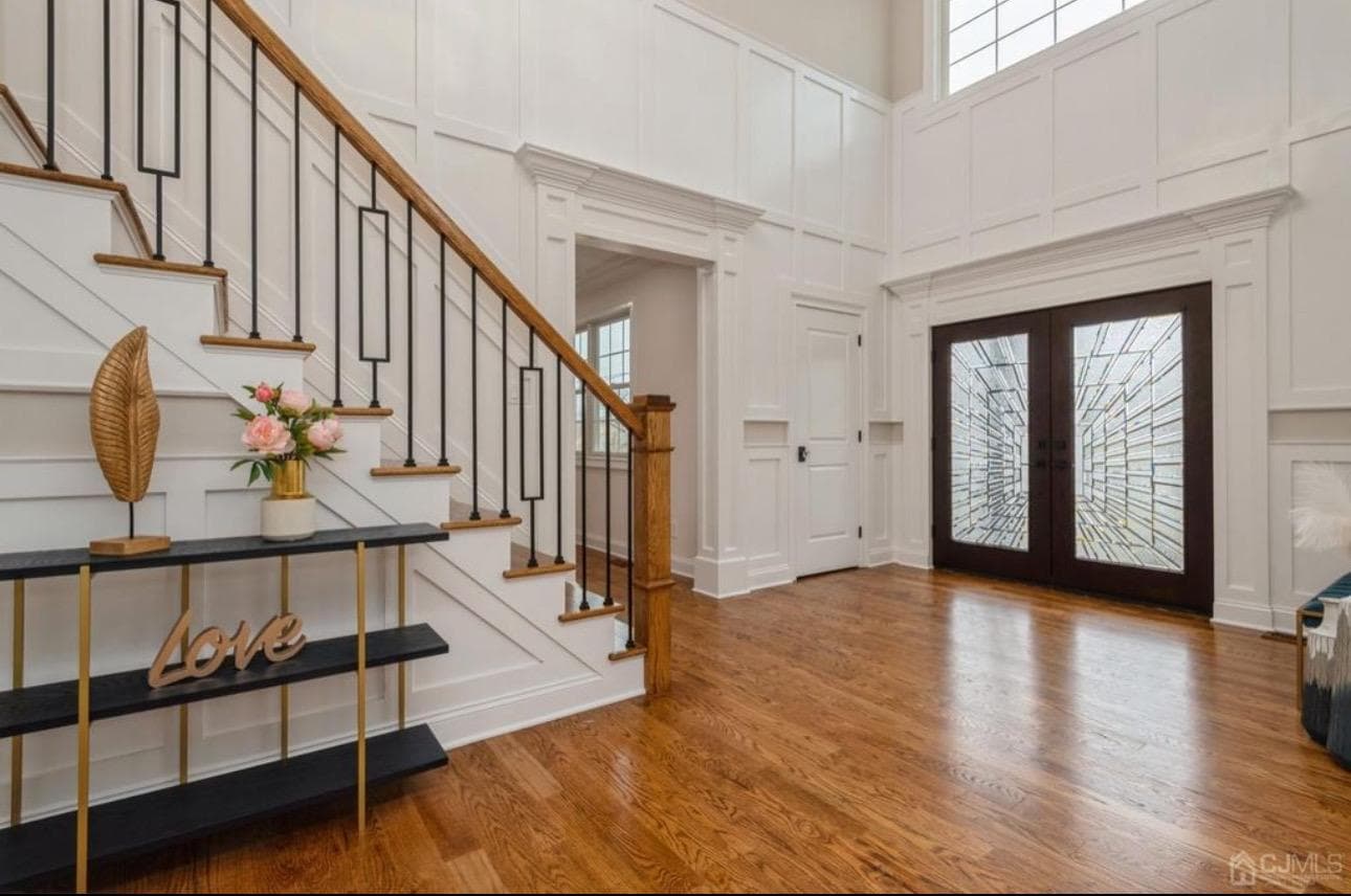 Grand Colonial Foyer